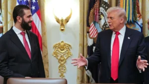 الشرع يجيب على سؤال: ماذا تقول لمن يتساءل عن كيفية رفع العقوبات عنك وأنت قاتلت ضد أمريكا؟